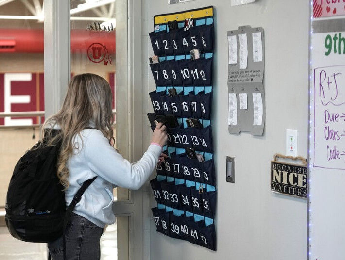 Smart Way to Enforce School Cell Phone Policies 710x536 Smart Way to Enforce School Cell Phone Policies